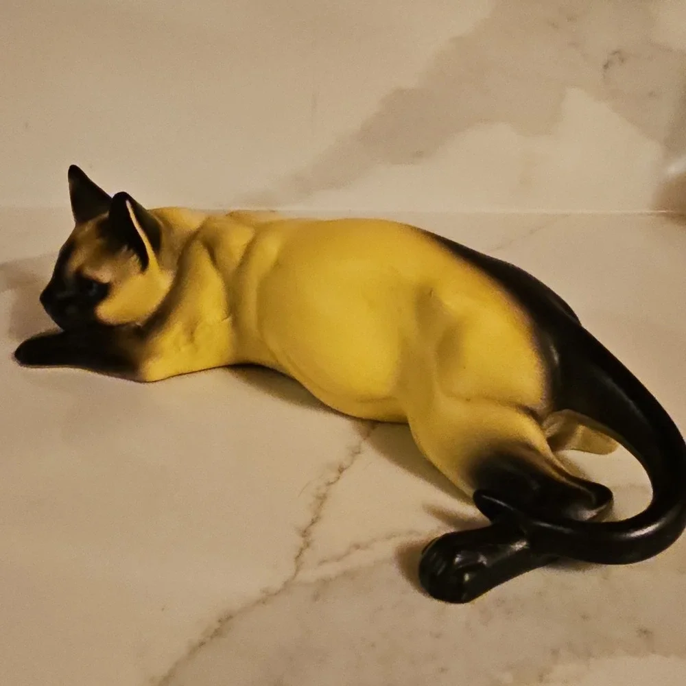 Resin Siamese Cat Figurine Lying Down Collectible Yellow Black Blue Eyes